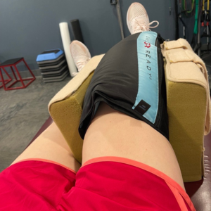 Photo of patient icing a knee injury with a Game Ready, featuring the benefit of heat vs. ice for injury